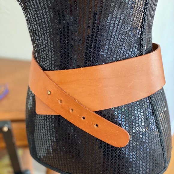 1980’s BANANA REPUBLIC BROWN LEATHER BELT MADE IN ENGLAND - Picture 13 of 14